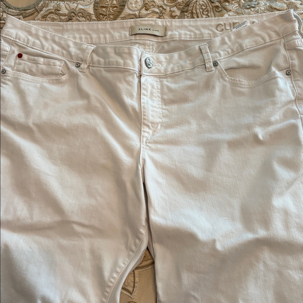 Straight-Leg White Women’s Jeans — Classic Clean Style